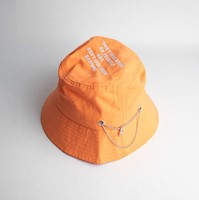 GORRO DE TELA CON CADENA (NARANJA)