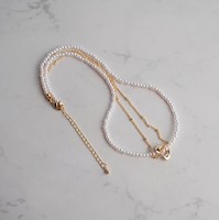 COLLAR DE PERLA CON DIJE DE CORAZÓN (DORADO)