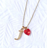 Collar Dorado Dije Letra Inicial J con Cristal Corazón Rojo
