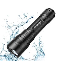 Linterna LED táctica profesional 1480 lúmenes, resistente al agua IP44, batería recargable 3700 mAh, 5 modos, alcance 330 m, USB-C