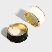 Set x 2 pzas Anillo Redimensionable Negro y Blanco Bañado en Oro