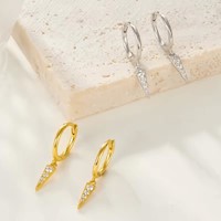 Aretes de Plata 925 Bañado en Oro 18k Modelo Huggies Stewart