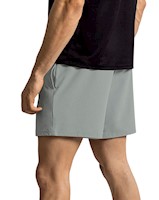 Short deportivo con antifluidos y bolsillos funcionales