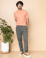 Camiseta manga corta con logo bordado en frente