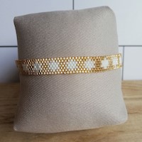 Pulsera Tejida de Cuentas "Estrellas" en Dorado y Blanco – Accesorio Casual y Versátil