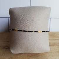 Pulsera Tejida de Cuentas "Negro y Dorado" – Estilo Casual y Versátil