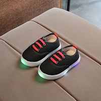 Zapatillas modelo vans con luces led color negro