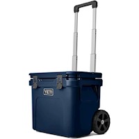 YETI Roadie 32 Cooler Con Ruedas Y Mango Retráctil | Azul Marino