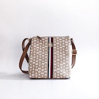 Cartera Tommy Hilfiger Tyra Trendy New paric marrón claro