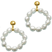 Aretes Argollas Barroque Trend tono oro con perlas blancas Yanbal
