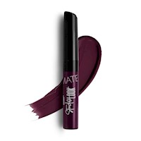 Labial Mate Vampy Studio Look