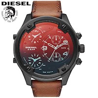 Reloj Diesel Boltdown DZ7417 Triple Hora para Hombre Cristal iridiscente Cuero Marrón