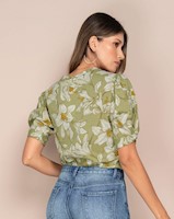 Camiseta manga corta con cuello redondo y nudo en mangas