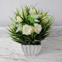 Flores artificiales arreglo floral jardin en crema