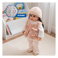 Bebe Yessy 55cm Estilo Infantil con Vestimenta Beige y Imagen Suave Y+Regalo Sticker