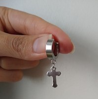 Arete piercing solitario colgante cruz plateado modelo ondeado