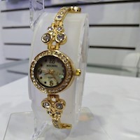 Reloj de mujer con apariencia de acero inoxidable y diamantes diseño mariposa