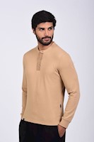 Polo Manga Larga Cuello Henley Hombre Stealth CAMEL