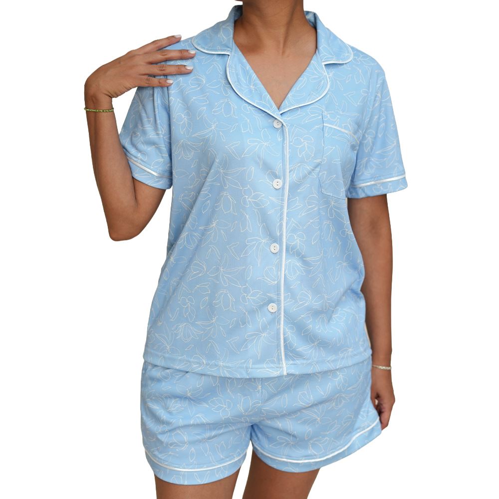 Pijama de mujer MorfeoHome - Cielo (verano) celeste con flores blancas