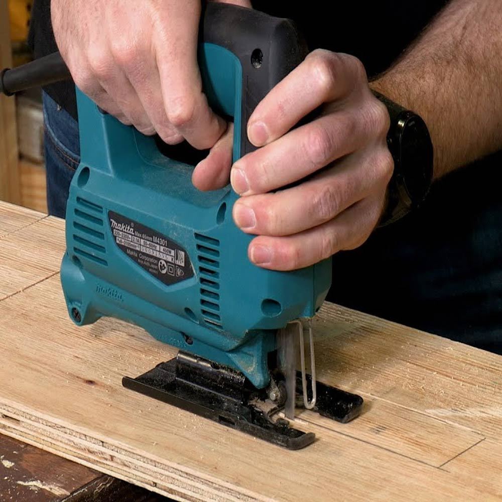 Amazon.com: Makita 4323 Jig Saw, velocidad variable : Herramientas y  Mejoras del Hogar