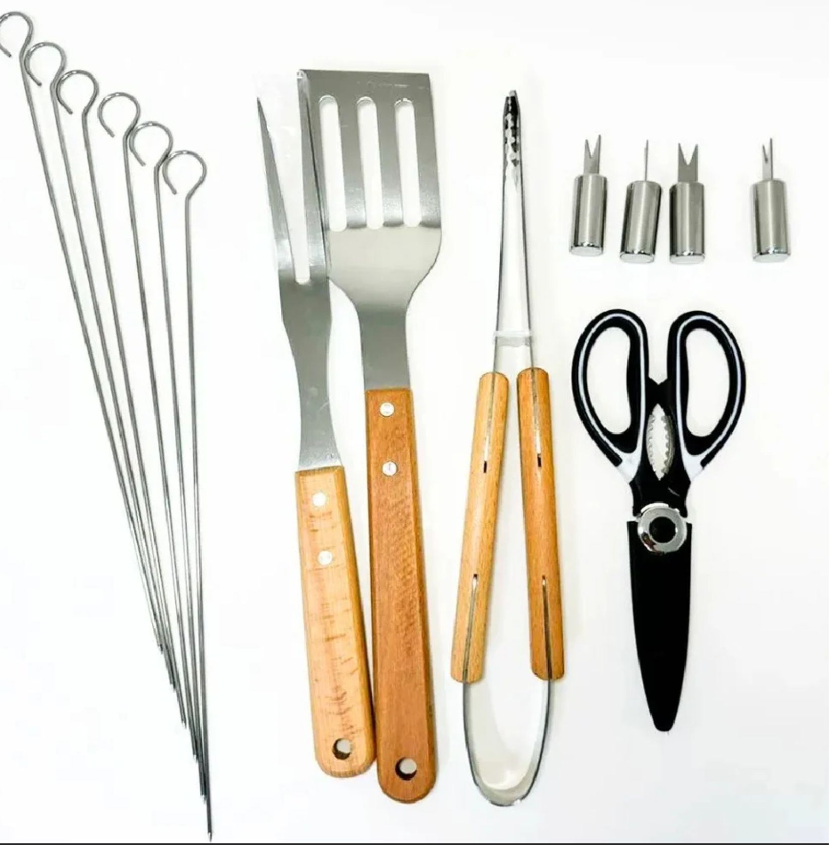 Set de Utensilios Parrilleros de 15 Piezas con Estuche – 10390073