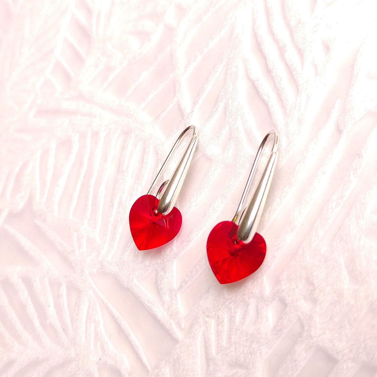 Aretes de Plata 925 Mujer con Cristal Swarovski Corazón Rojo – Elegantes y Delicados