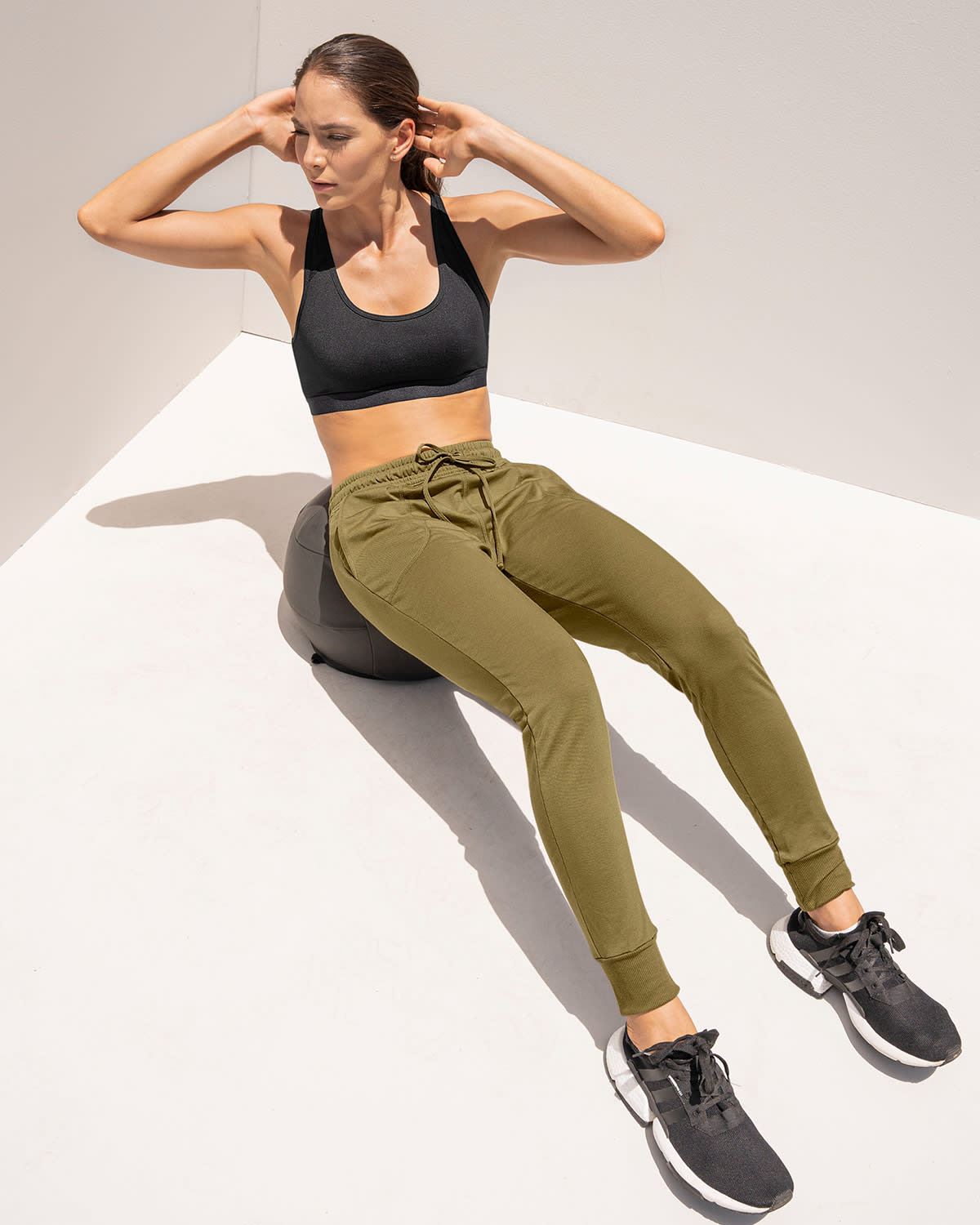 Top deportivo con espalda atlética material de secado rápido