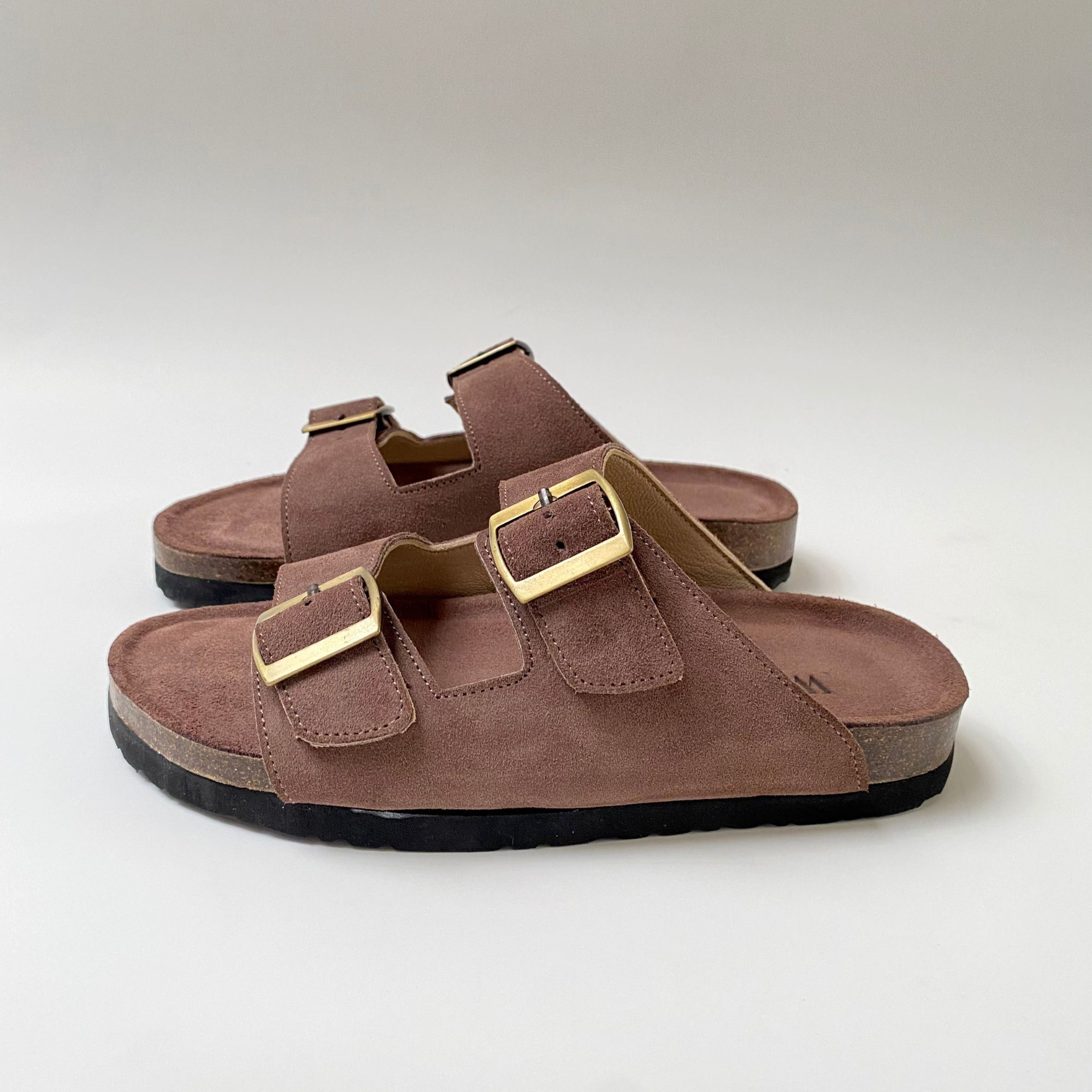 Sandalias casuales en cuero color habano