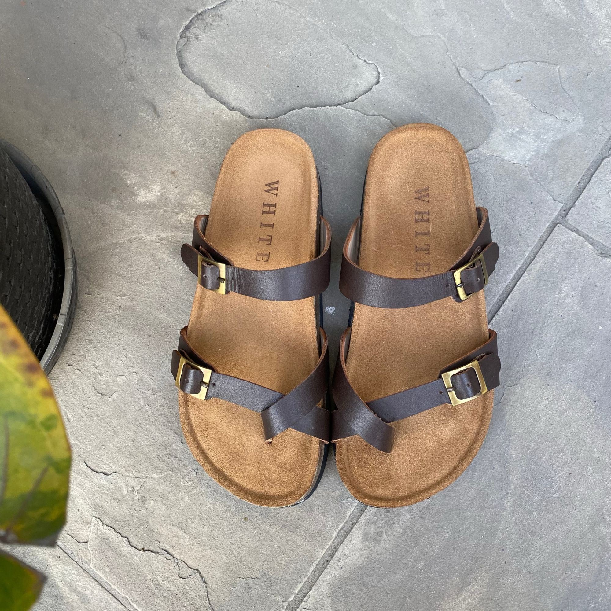 Sandalias casual mujer en cuero color chocolate
