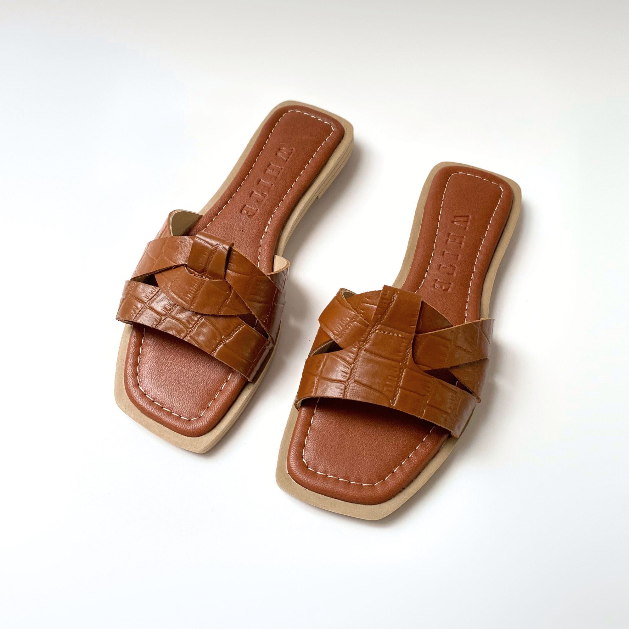 Sandalia flats casuales de cuero Tostado