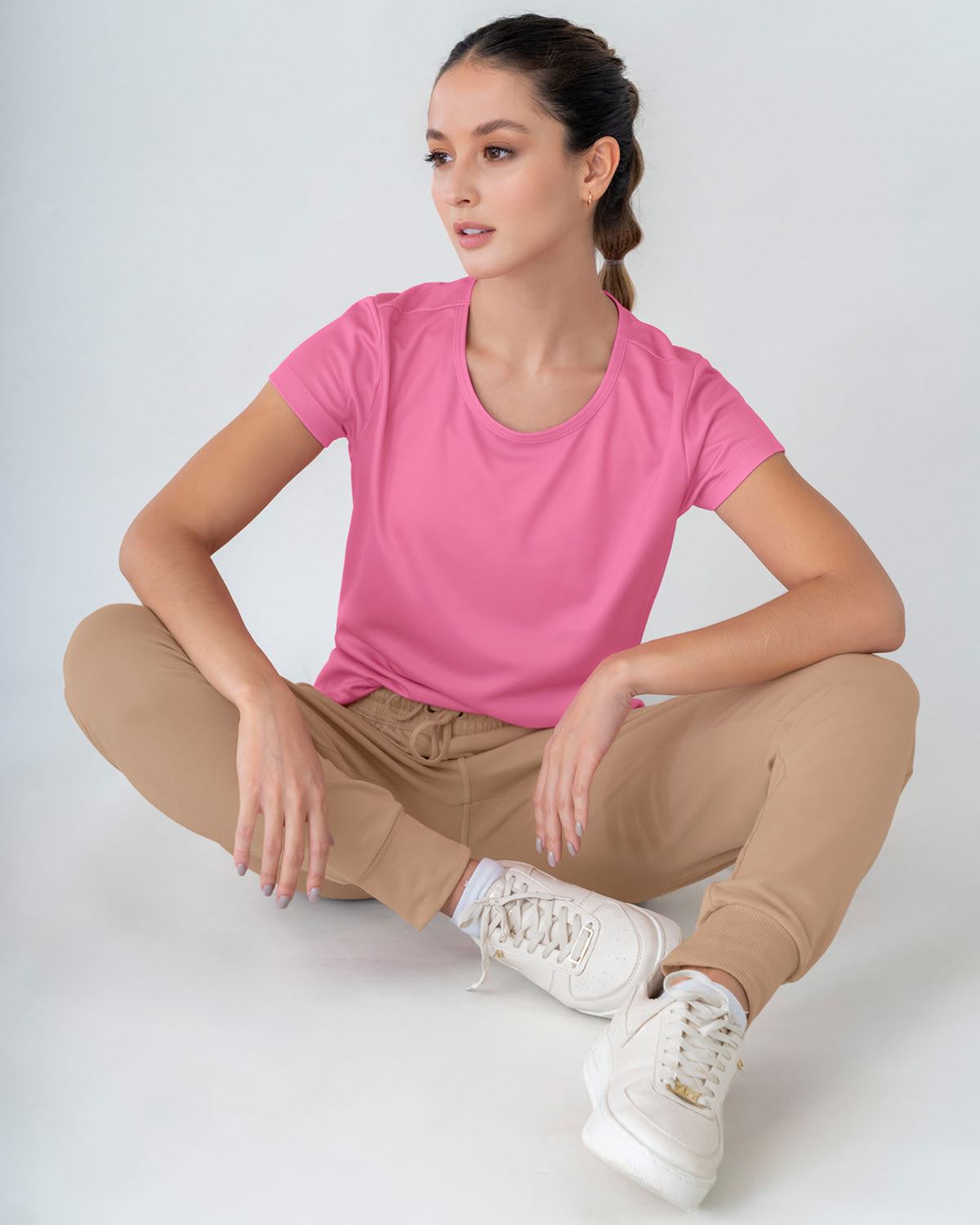 Camiseta deportiva de secado rápido y silueta semiajustada para mujer