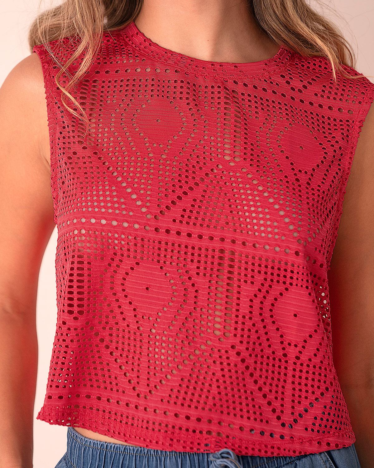 Camiseta crop top manga sisa con transparencia
