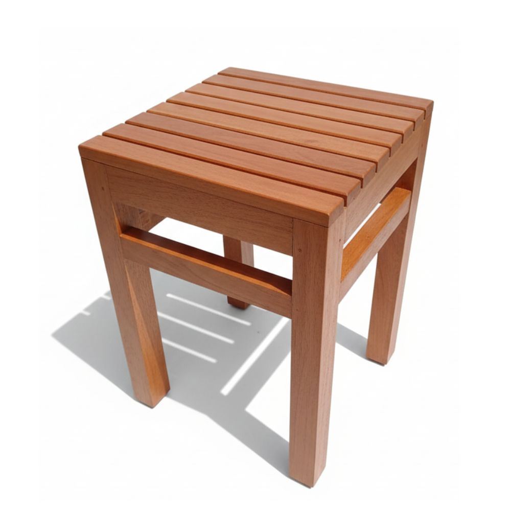 Banquito Luxor de terraza en Madera Cedro color caramelo