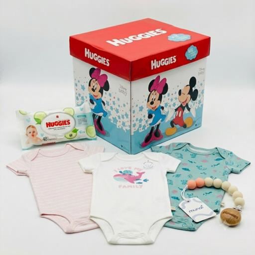 Pack de 3 bodies huggies niña blanco 3 meses + toallitas húmedas 48 unid + portachupón + caja de regalo