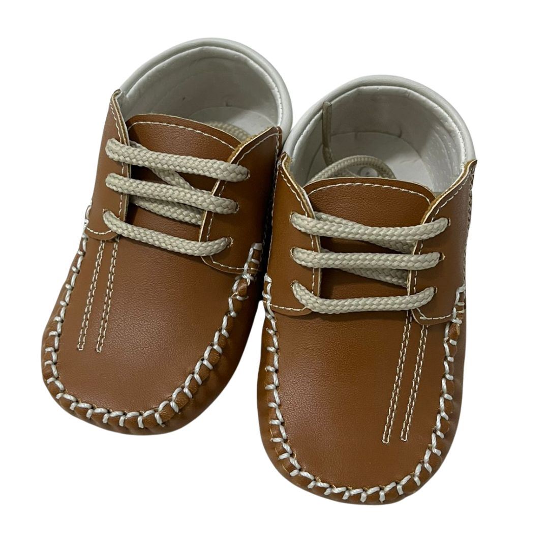 Zapatito De Bebe hombre  Infantil color marron con pasadores talla 18