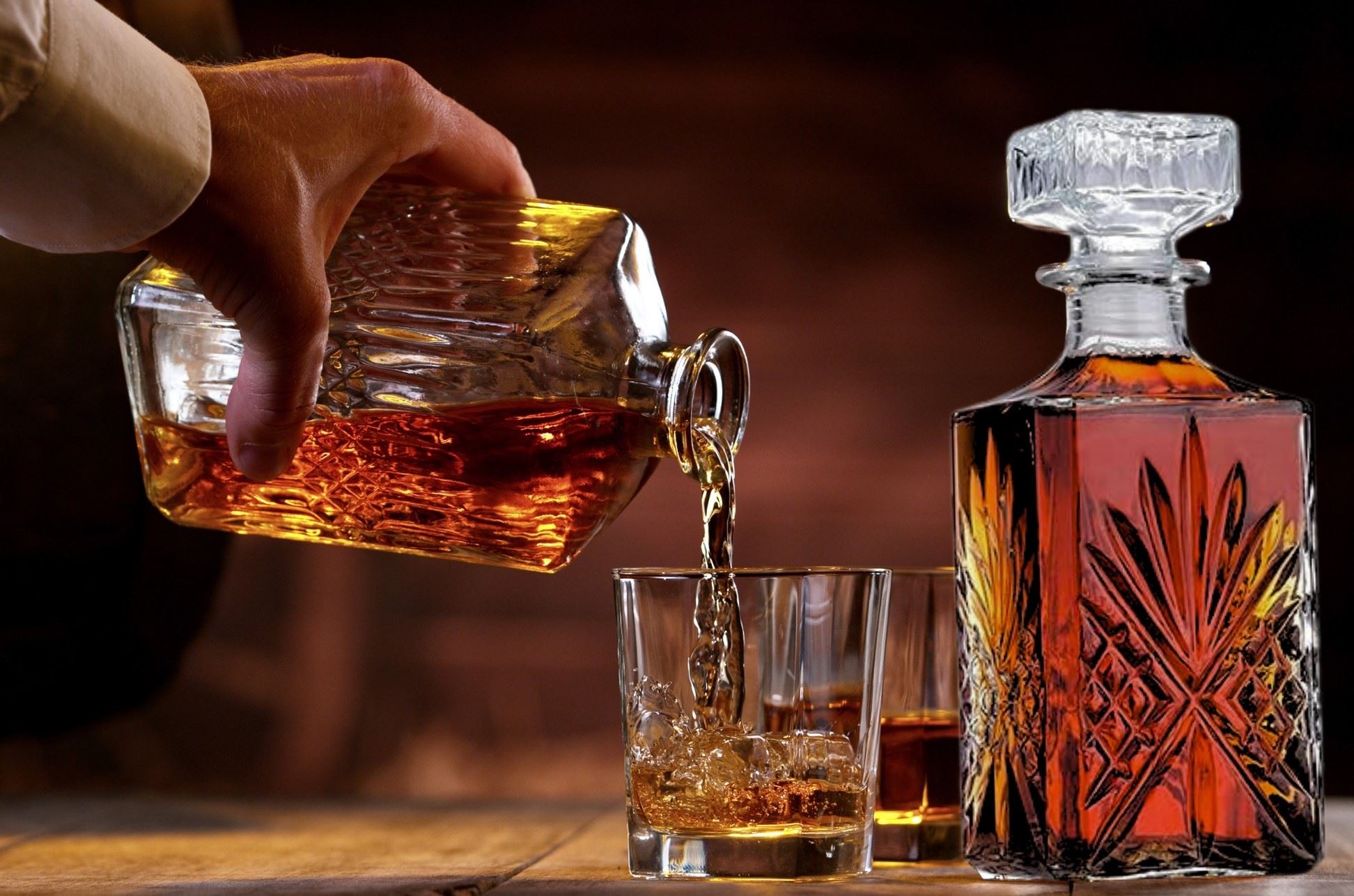 Cadamada, Licorera, Whiskera, Jerez, Brandy, Escoces, Vodka 970 ml 23 x 9.4