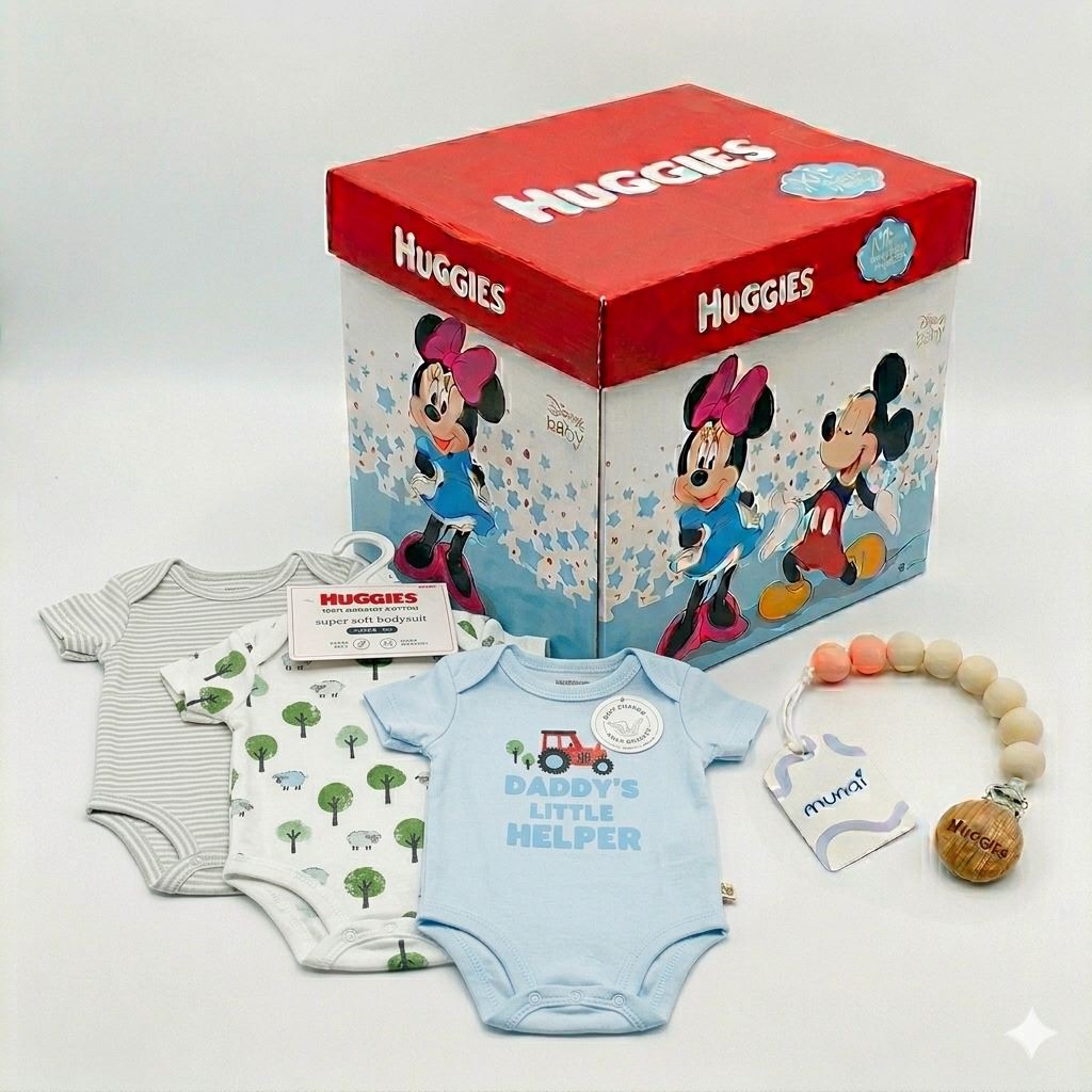 BODY NIÑO HUGGIES PACK X3 ALGODÓN ORGÁNICO DISEÑO GRANJA CELESTE 6 MESES + PORTACHUPÓN Y CAJA DISNEY DE REGALO