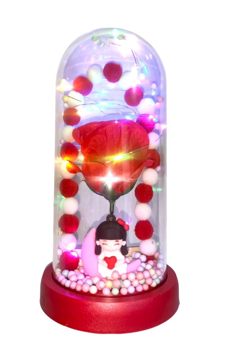 Muñequita media luna con rosa en cúpula