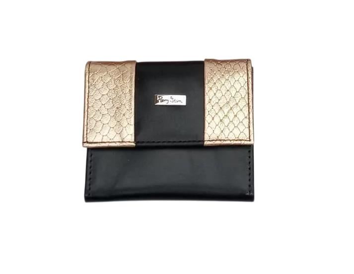 Monedero de cuero con broche