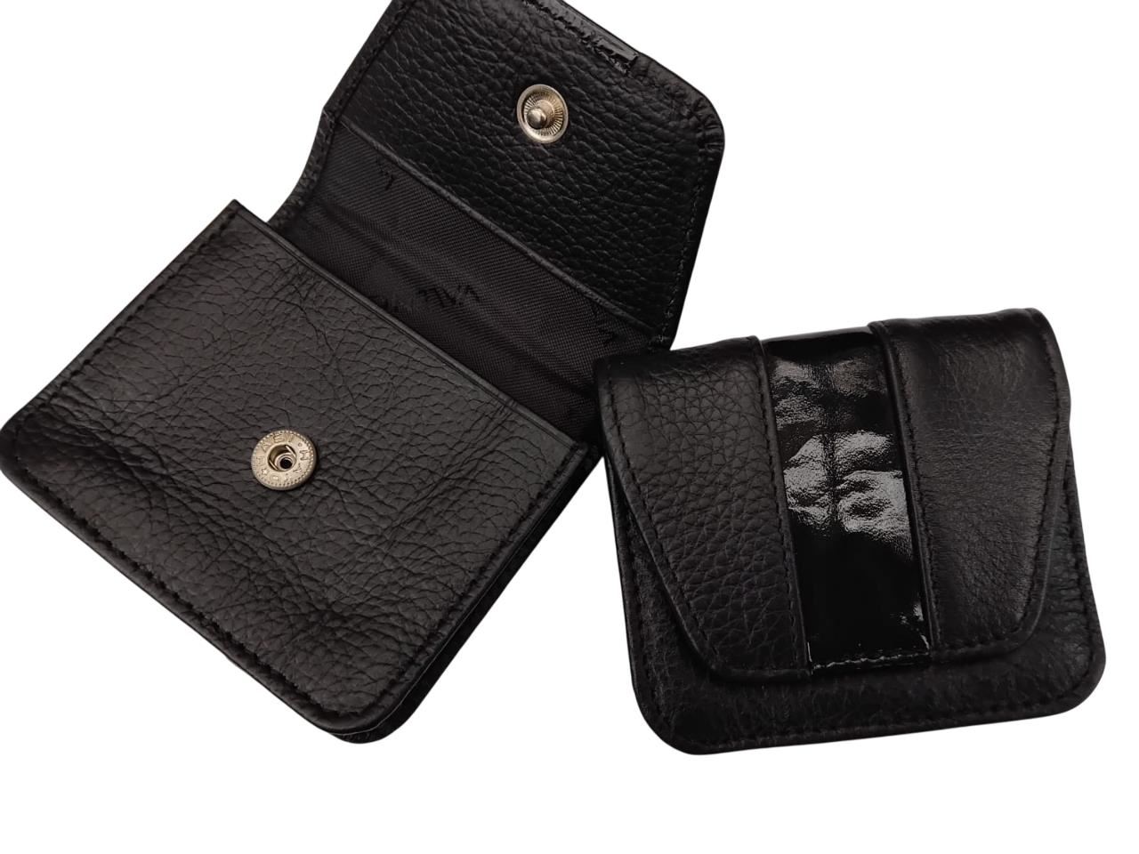 Monedero de cuero con sujetador a correa