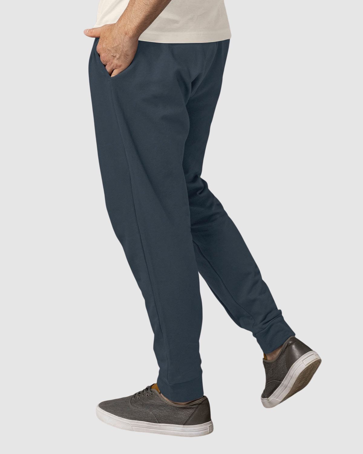 Jogger con cortes decorativos en frente