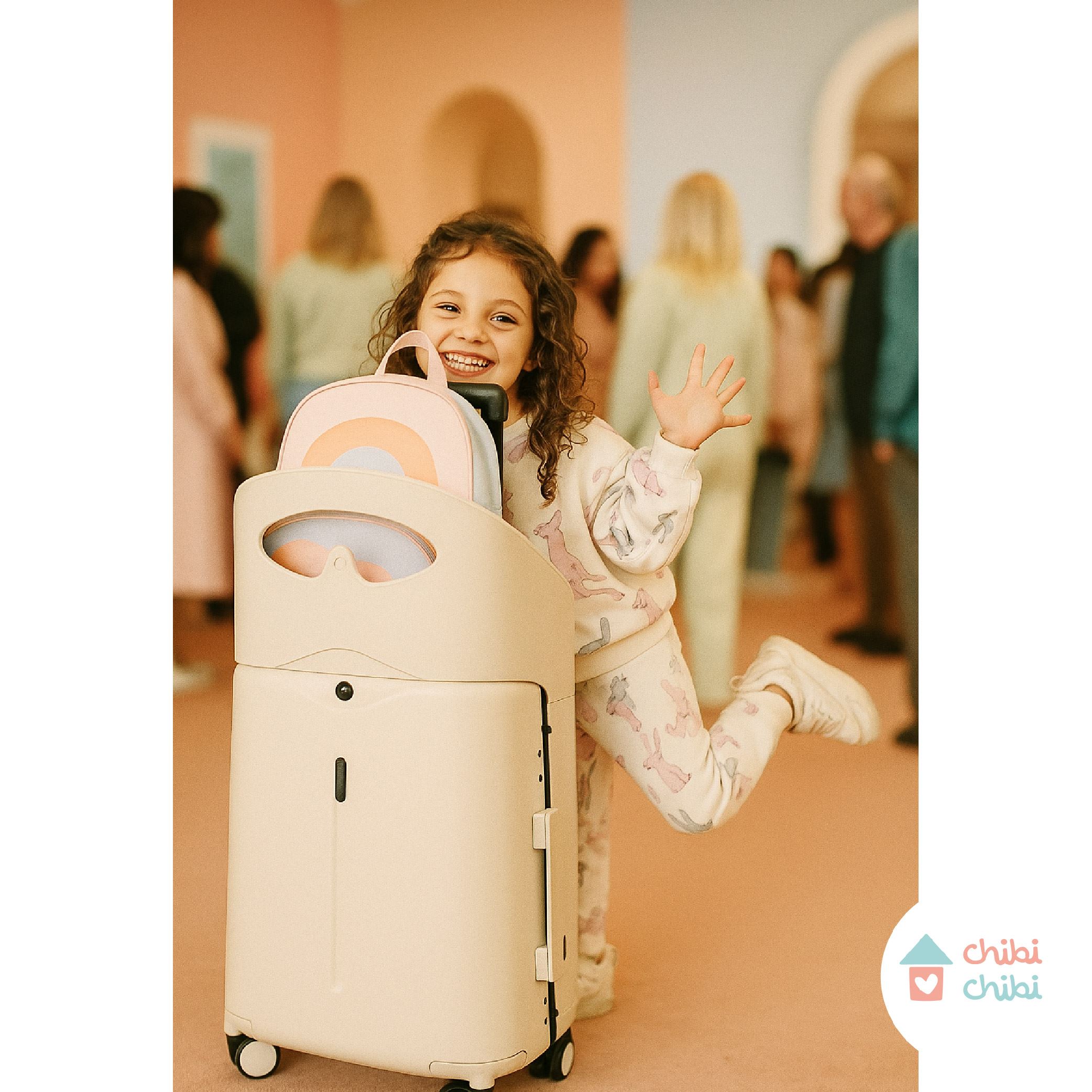 CARRY ON 20" CON ASIENTO TSA CREMAS