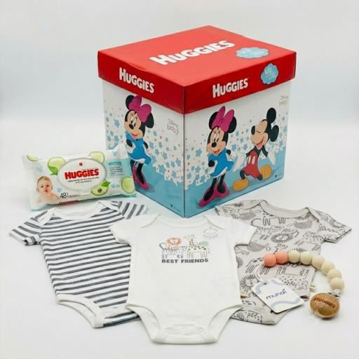 Pack de 3 bodies huggies niño sabana  3 meses + toallitas húmedas 48 unid + portachupón + caja de regalo
