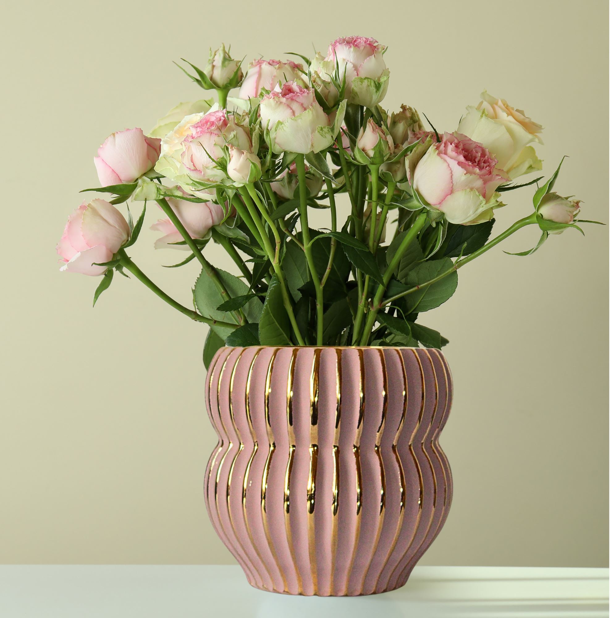 Maceta Miro Madrid 17.5 x 17.5 x 17cm Rosado con Filos Dorado