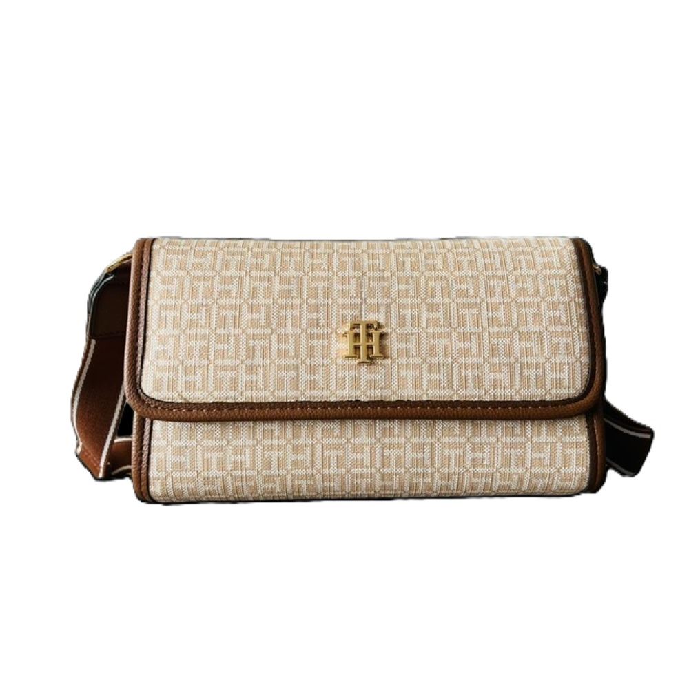 CARTERA CROSSBODY TOMMY HILFIGER EMMELINE II BEIGE  Y BLANCO ÓPTICO CON MONOGRAMA TH